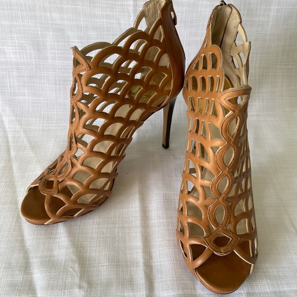 Vince Camuto tan scalloped peep toe stilettos - Picture 10 of 13